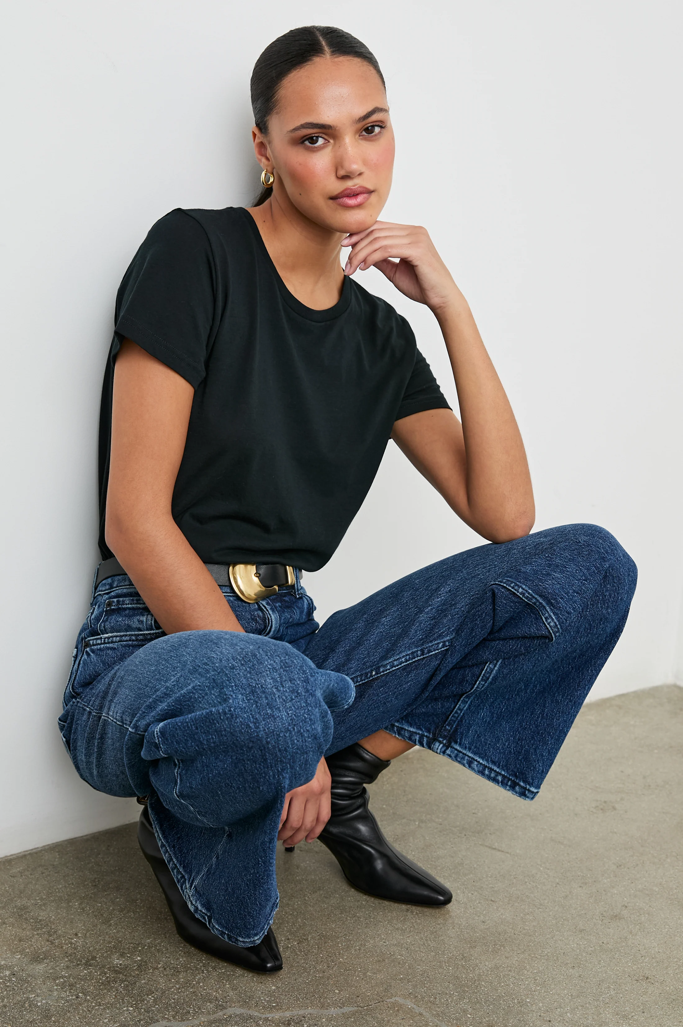 CLASSIC CREW NECK T-SHIRT - BLACK - Image 3