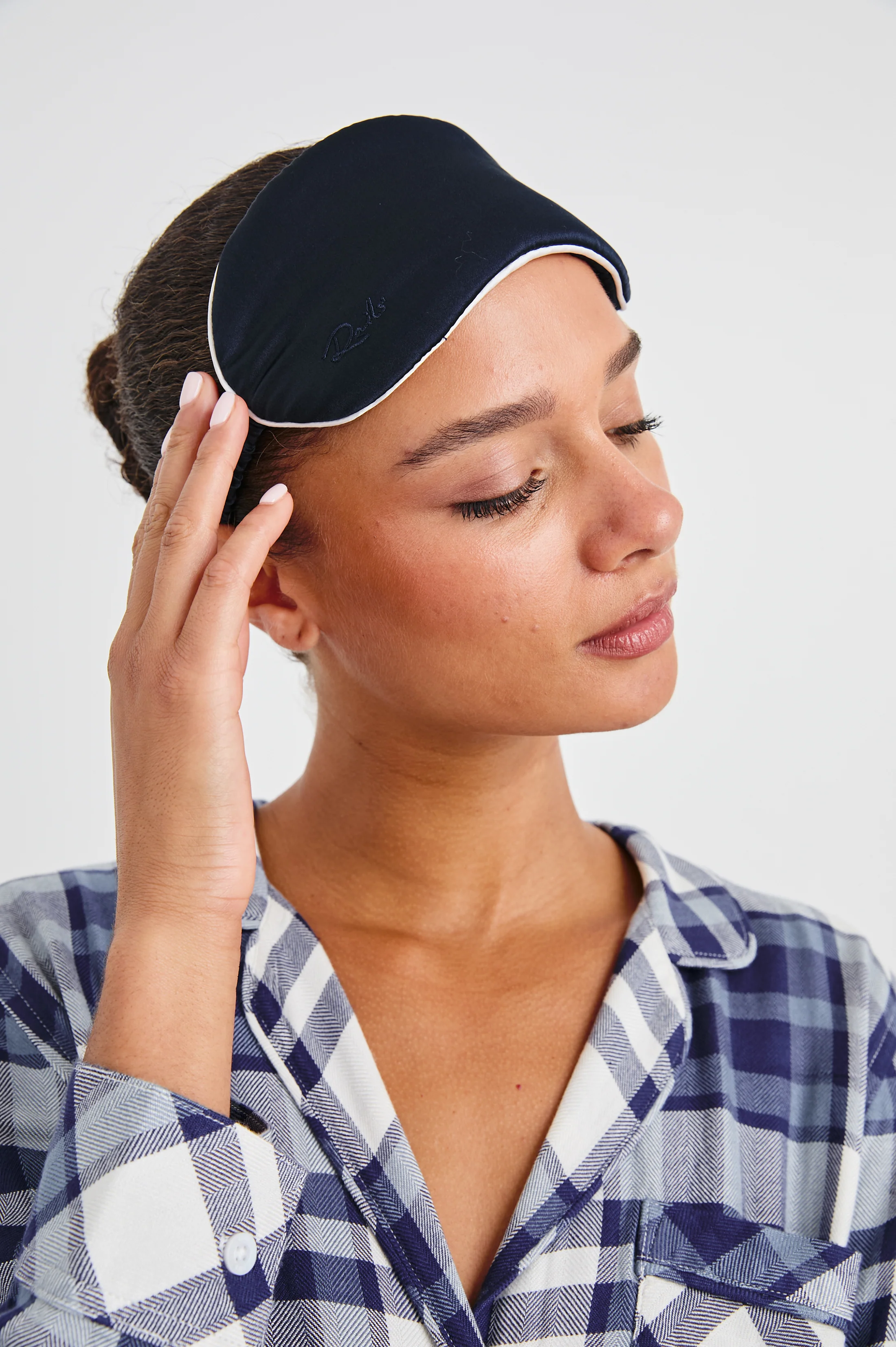 SILK EYE MASK - NAVY WHITE - Image 3